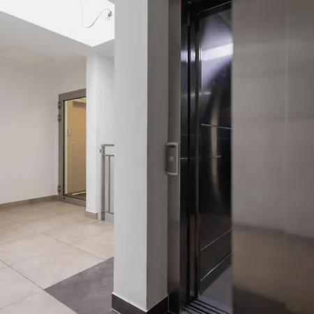Appartement Solna With Parking Cracow By Renters Krakau