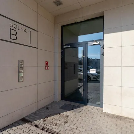 Solna With Parking Cracow By Renters Διαμέρισμα Krasków